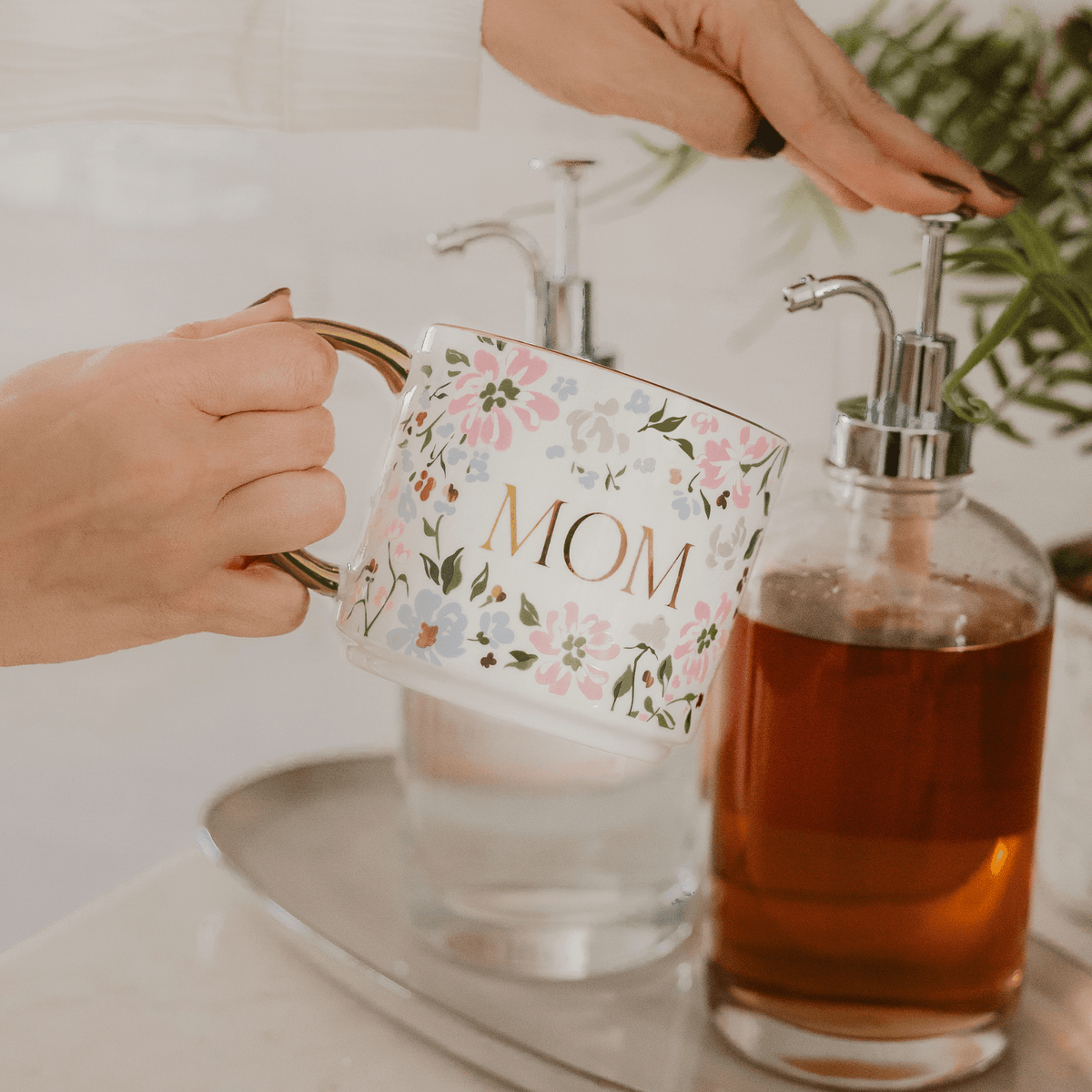 Floral Mom Coffee Mug – Gold Handle Mother’s Day Gift | Cute Mom Mug